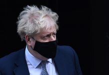 Johnson se confrunta cu apeluri de a demisiona dupa ce a recunoscut ca a mers la „bautura mare” din Downing Street