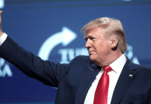 Guvernatorul Kristi Noem in sprijina pe Trump in vizita sa in Dakota de Sud